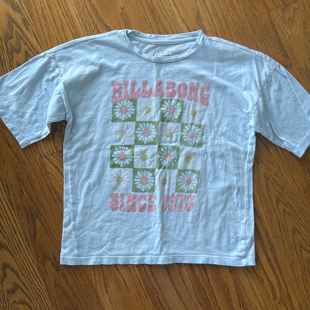 Billabong tee size small